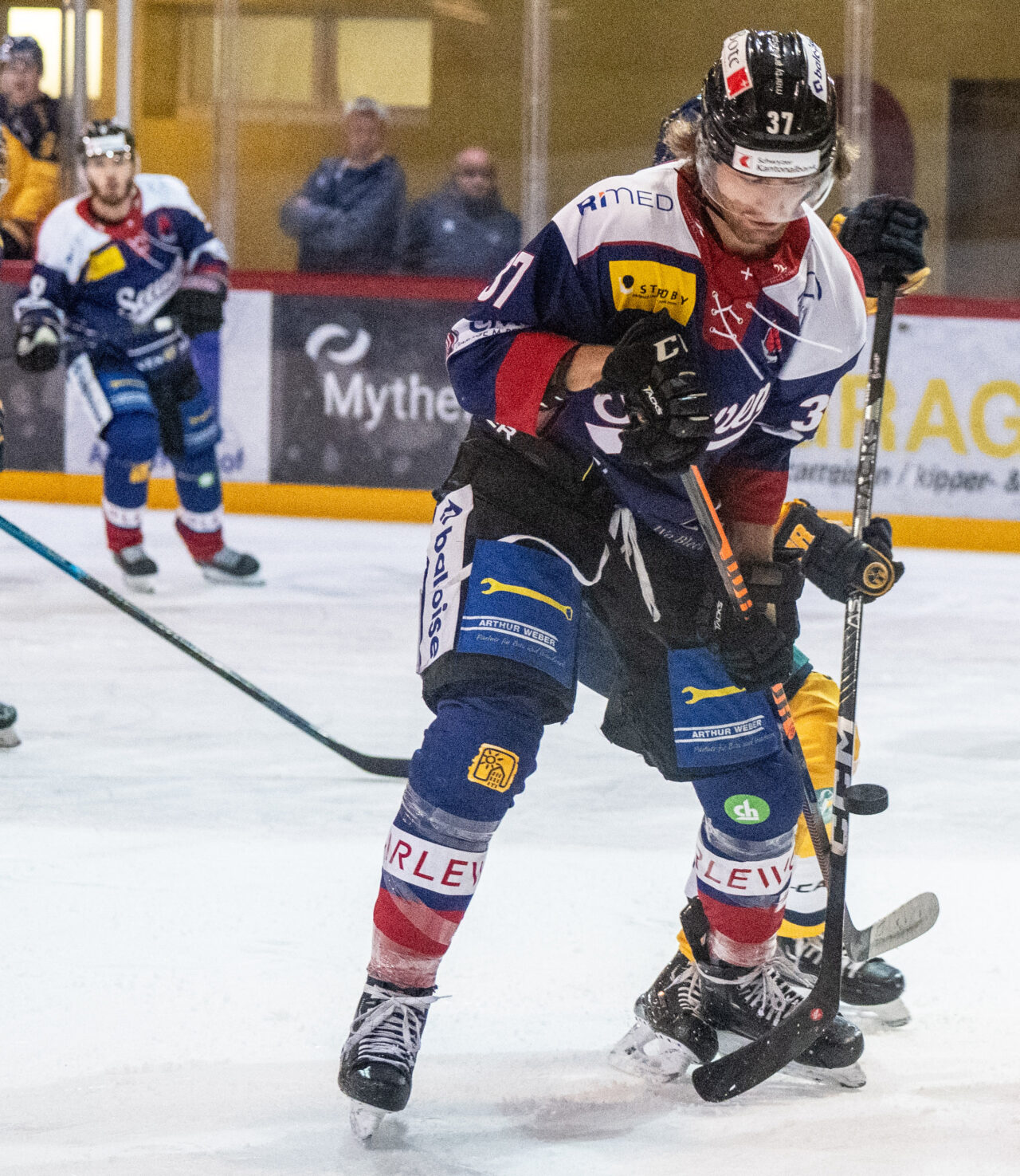 Niklas Maurenbrecher am Puck. Der Seebner wurde als bester Spieler ausgezeichnet.